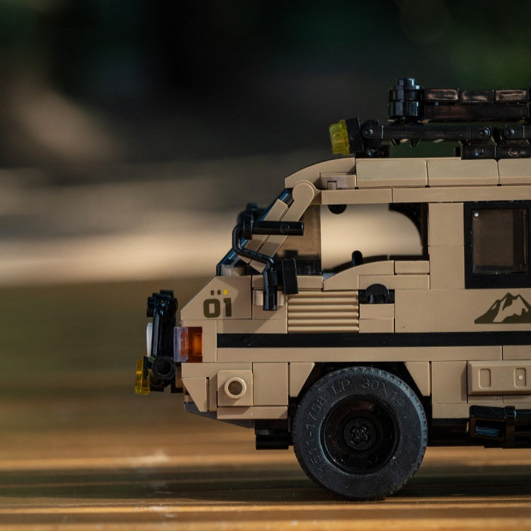 1:32 Scale Delica Camping Car Model with Display Case - Summer Road Trip Rig